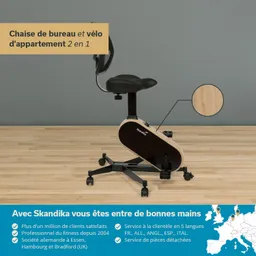 Bürostuhl mit integriertem Heimtrainer, schwarze Polsterung, untere Holzplatte, auf einem hellen Holzboden.