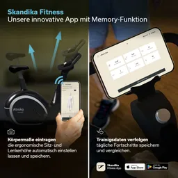 Ergometer mit verstellbarem Sitz und Lenker, Bedienfeld mit Tasten, Umgebung in einem Wohnraum, Hinweis auf Skandika App.