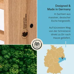 Holzoberfläche mit eingraviertem Text „Designed and Made in Germany“. Grafiken von Bäumen, einer Karte und dem Hinweis „100% plastikfrei“.