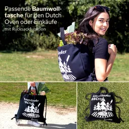 Baumolltasche mit Rucksackfunktion, gefüllt mit Gemüse, getragen von einer Person im Freien. Design mit Logo.