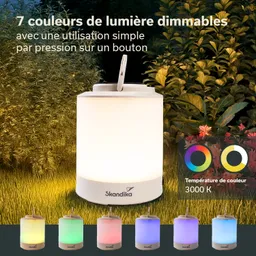 Weißes, dimmbares Licht durch eine tragbare Lampe mit mehreren Farboptionen. Im Hintergrund grüne Pflanzen und Bäume.