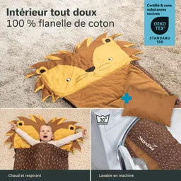 Schlafsack in Form eines Löwen mit gelben und braunen Farben, Person im Schlafsack, Waschmaschine mit Pflegehinweis.