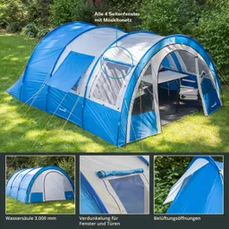 Zelt mit blauer Außenhülle und weißen Akzenten auf einer Wiese. Seitliche Fenster mit Moskitonetz. Tabelle und Stühle innen.