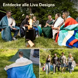 Gruppe von sechs Personen in Outdoor-Decken um ein Feuer, das in einem schwarzen Feuerstelle brennt. Tempelzelt im Hintergrund, weitere Personen mit Taschen.