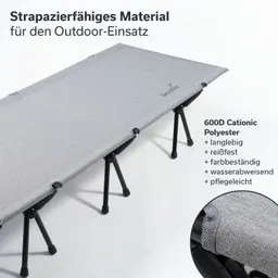 Faltbare Liege aus grauem Cationic Polyester auf schwarzen Beinen. Textbeschreibung der Materialien und Eigenschaften rechts.