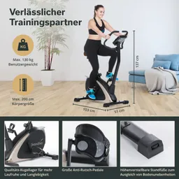 Ein Heimtrainer steht in einem Raum. Eine Person in Sportkleidung nutzt das Gerät. Daneben sind Informationen zu Benutzergewicht und Körpergröße sowie Details zu Pedalen und Standfüßen abgebildet. Im Hintergrund sieht man einen Sessel und eine Pflanze.