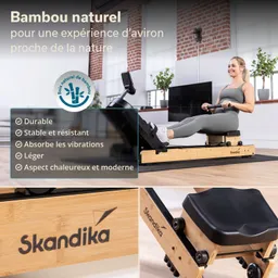 Anordnung von Holzelementen eines Rudergeräts aus Bambus in einer Innenumgebung. Textelemente heben die Vorteile des Materials hervor.