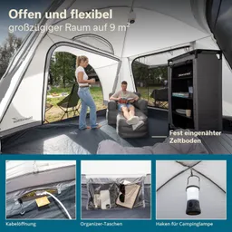 Großzügiges Zelt mit zwei Personen. Eine Person steht und trägt eine Tasse, die andere sitzt auf einem gemütlichen Sessel und liest. Im Hintergrund ist ein Regal und eine Kabelöffnung sichtbar.