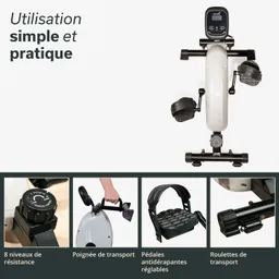 Ein Mini-Heimtrainer mit Display und verstellbaren Pedalen. Unterhalb verschiedene Funktionen: Widerstandseinstellung, Transportgriff, rutschfeste Pedale und Transportrollen.