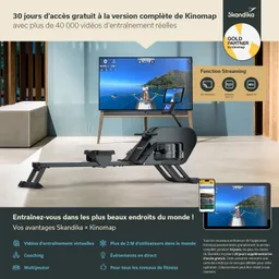Rudergerät in einem modernen Raum, neben einem Fernseher mit Trainingsvideos. Informationen zu einem kostenlosen Zugang und Funktionen sind sichtbar.