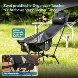 Schwarzer Klappstuhl mit breiter Sitzfläche und abnehmbarem Kissen, daneben ein Picknickkorb auf einem Teppich im Gras.