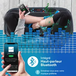 Vibrationsplatte mit Bluetooth-Funktion, auf der eine Person sitzt und ein Smartphone hält. Musiksymbole sind sichtbar.