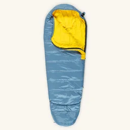 Blauer Schlafsack mit gelbem Innenfutter und Reißverschluss, in ovaler Form.
