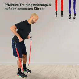 Person steht mit leicht gebeugtem Oberkörper und beiden Händen an einem Trainingsgerät. Das Gerät hat zwei rote Widerstandsbänder.