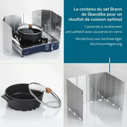 Kochset bestehend aus einem Campingkocher mit Kochgeschirr und einem Windschutz aus Aluminium. Kochgeschirr hat einen Glasdeckel.