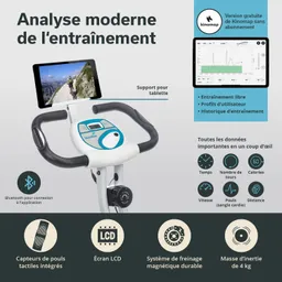 Ein Trainingsgerät mit Halterung für ein Tablet, LCD-Bildschirm, Steuerknopf und Puls-Sensoren. Informationen zu Trainingsdaten sind sichtbar.