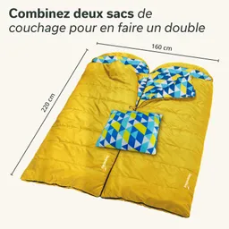 Zwei gelbe Schlafsäcke liegen nebeneinander, verbunden durch einen Reißverschluss. Oben sind sie mit einem bunten, geometrischen Muster verziert. Ein Kopfkissen mit demselben Muster liegt auf den Schlafsäcken. Maße sind angegeben: 220 cm x 160 cm.