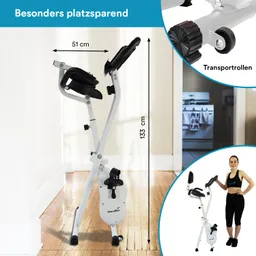 Klappbares Fitnessgerät in weiß mit schwarzen Polstern, abgebildet in einem Raum. Maße: 51 cm Breite, 133 cm Höhe. Transportrollen erkennbar.