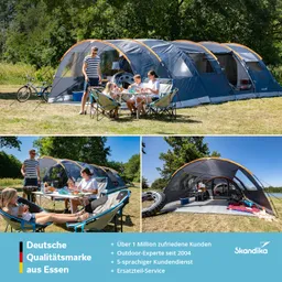 Zelt im Freien mit einer Familie, die an einem Tisch sitzt. Es sind Stühle und ein Fahrrad sichtbar. Grüne Umgebung.