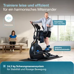 Eine Person nutzt ein Ellipsentrainer in einem Wohnzimmer. Eine weitere Person sitzt am Tisch mit Laptop. Helle Fenster und Holzboden sind sichtbar.