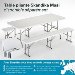 Faltbare Tisch und Bänke in Weiß mit silberner Metallstruktur. Produkte werden separat angeboten.