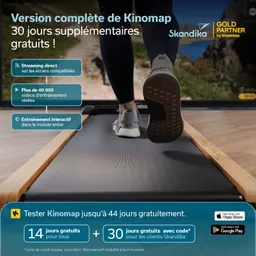 Laufband mit einem Fuß auf der Oberfläche, im Hintergrund ein Bildschirm mit Naturlandschaft. Text zu Kinomap-Angeboten.