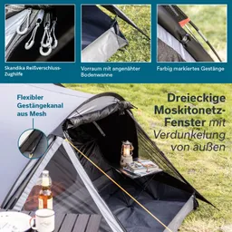 Ein Zelt mit einem offenen Eingang, in dem ein kleiner Tisch, eine Lampe und einige Magazine stehen. Sichtbare Details sind das Gestänge und ein Moskitonetzfenster.