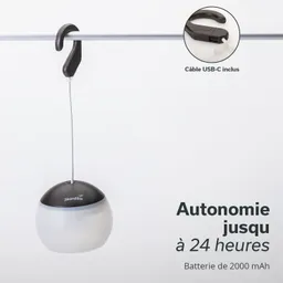 Hängelampe mit runder, weißer Kunststoffbasis und schwarzem Deckel. USB-C-Anschluss sichtbar. Textinformationen zur Verwendung.