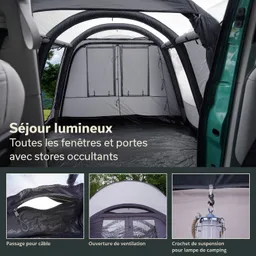 Zeltinnenseite mit mehreren Fenstern und Türen, dunkelgrauer Boden und Hängelampe. Diverse Zubehördetails sind abgebildet.