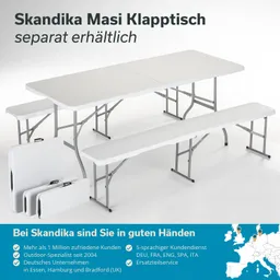 Klappstuhl und klappbarer Tisch in Weiß mit grauen Metallbeinen. Im Hintergrund wird das Produkt „Skandika Masi Klapptisch“ beschrieben.
