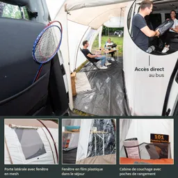 Innenraum eines Campers mit einem Zeltanschluss. Zwei Personen sitzen an einem Tisch, eine dritte Person reicht etwas. Ein Netzbadminton-Schläger hängt an der Wand. Sichtbare Fenster und Stauraum im Zelt.