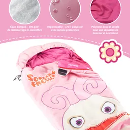 Schlafsack in Pink mit einem Gesichtsmotiv und geschwungenen Linien. Text und Symbole zu Materialien und Eigenschaften.