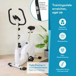 Ein Sitzfahrrad mit Handpulssensoren und einem Sattel steht in einem Raum mit Holzfußboden und einer Pflanze.