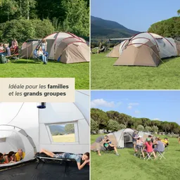Mehrere Zelte auf einer Wiese umgeben von Bäumen. Menschen sitzen und stehen entspannt, einige essen oder liegen.