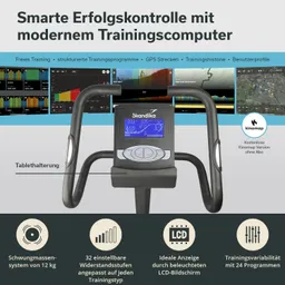 Das Bild zeigt ein Trainingsgerät mit einem Dashboard in der Mitte. Das Display ist beleuchtet und zeigt verschiedene Trainingsdaten.