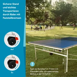 Tischtennisplatte im Freien auf Rasen, mit Angaben zu Maßen und Rädern. Personen im Hintergrund, die sich im Park aufhalten.