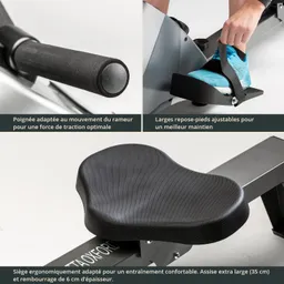 Bild zeigt Teile eines Rudergeräts: einen gepolsterten Griff, verstellbare Fußrasten und einen ergonomischen Sitz.
