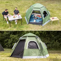 Zelt in grünem Farbton mit seitlichem Eingangsbereich auf einer Wiese, zwei Personen sitzen an einem Tisch mit Snacks.