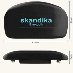 Schwarzes Bluetooth-Gerät mit der Aufschrift "skandika", Maße: 63 mm (B) x 36 mm (H) x 12 mm (T).