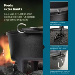 Ein gusseiserner Dutch Oven steht auf Steinen. Er hat eine Höhe von 14,5 cm und Füße von 4,5 cm. Funktionsdetails sind sichtbar.