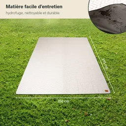 Gartenfläche mit einem rechteckigen, strukturierten Platzset. Maße: 250 cm x 310 cm. Hintergrund: grünes Gras.
