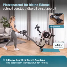 Ein Heimfahrrad mit einem Benutzer, der ohne Helm und in Sportkleidung daran steht und lächelt. Das Fahrrad hat ein modernes Design und trägt das Logo "Skandika".