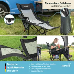 Klappstuhl mit abnehmbarer Fußablage und Getränkehalter auf Gras, daneben eine Person, die ein Getränk hält.
