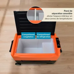 Kühler mit orangefarbener Außenseite, geöffnet, zeigt zwei Fächer: eines für Gefrierung und eines für Kühlung.