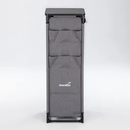 Graue Klappmöbel mit Tasche und schwarzer Tischplatte. Logo "Skandika" sichtbar.