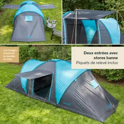 Zelt in Grau und Blau mit zwei Eingängen und seitlichen Überdachungen, auf einer Wiese aufgestellt. Ein Campingstuhl ist sichtbar.