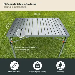 Großer Tisch aus Aluminium mit rutschfester Oberfläche, misst 107 cm x 70 cm, auf grünem Gras.