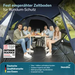 Sechs Personen sitzen an einem Tisch in einem Zelt und genießen Essen und Getränke. Der Zeltboden ist sichtbar und stabil.