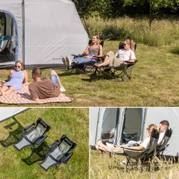 Die Darstellung zeigt eine Zeltsituation im Freien mit vier Personen auf einer Wiese. Zwei Personen sitzen in Klappstühlen, während eine Person auf einer Decke liegt. Im Hintergrund ist ein graues Zelt sichtbar.