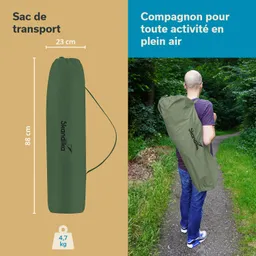 Grüner Transportbeutel mit Maßen und Gewicht, Person trägt ihn auf dem Rücken in einer Waldumgebung.
